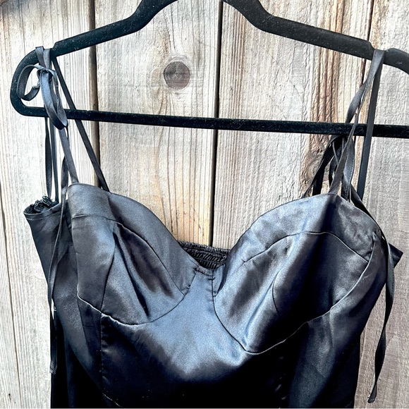 NWT MakeMeChic Women's Satin Silk Dress - Picture 5 of 9